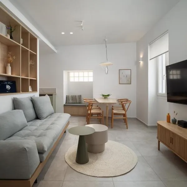 M Home, hotel in Batsi