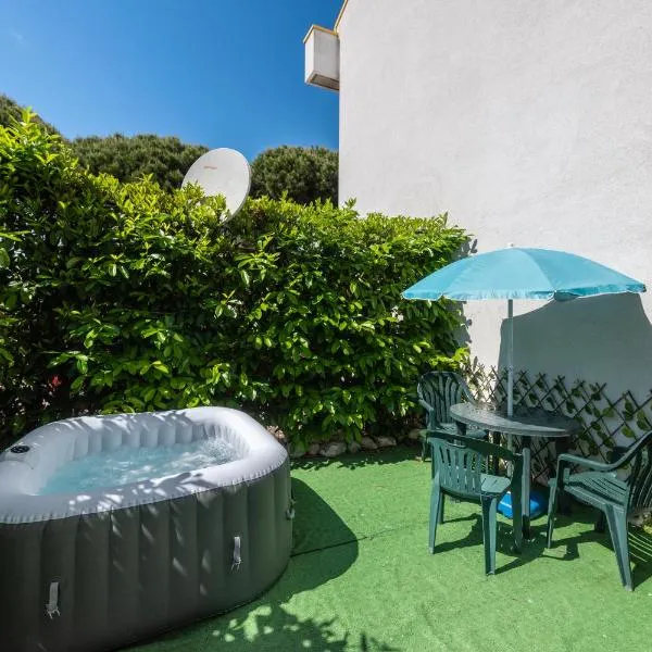 Ginestra Deluxe Idromassaggio privato e piscina, hotel v destinaci Eraclea Mare