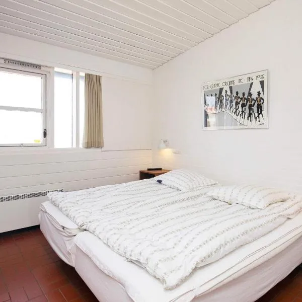 6 person holiday home on a holiday park in Sæby, hotel v destinaci Saeby
