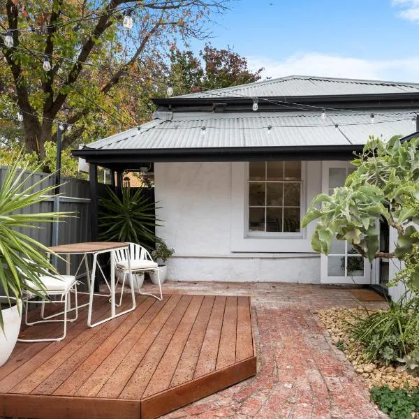 Velvet Cottage - Couple's City Escape with Courtyard, Hotel in Adelaide