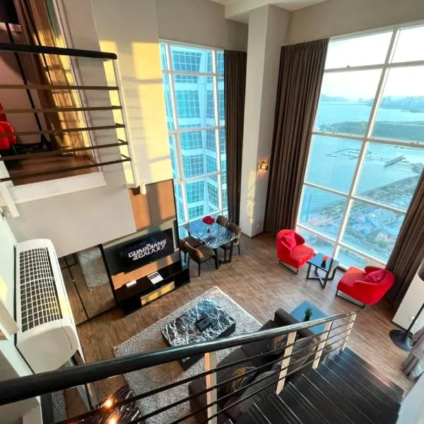 Amazing Seaview Duplex George Town Maritime Suites 20, hotel in George Town