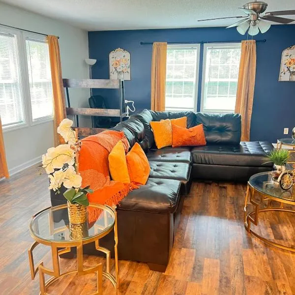 Sunshine Oasis Home, hotel in Fayetteville