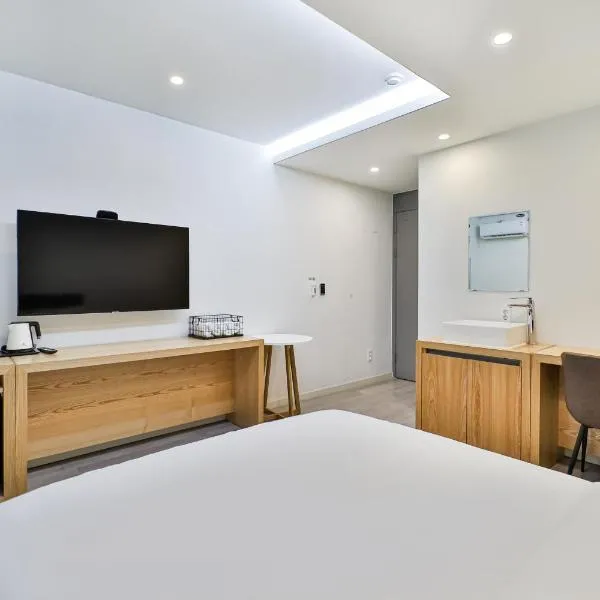 Sloth Hotel Busan Seomyeon, hotel in Busan