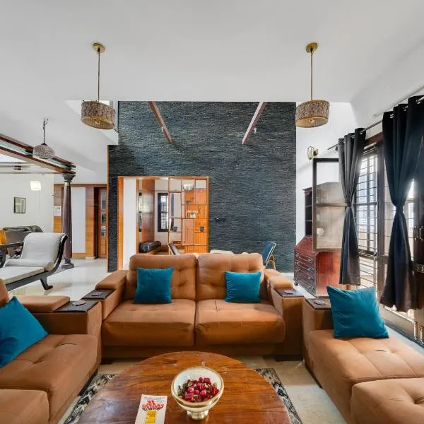 Lagoon Luxe 5-Bedrooms Pool Luxury Villa by Spacez, hotel v destinaci Bengalúr