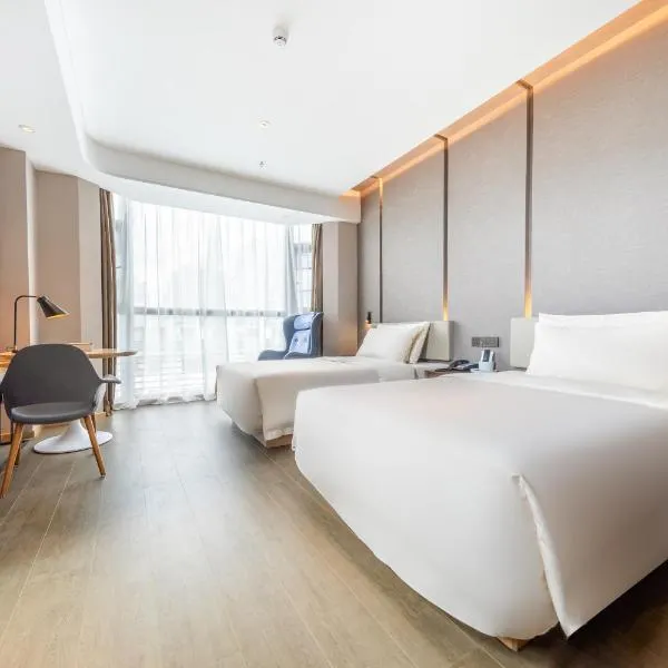 Atour Hotel Shenzhen Huaqiang North: Shenzhen şehrinde bir otel
