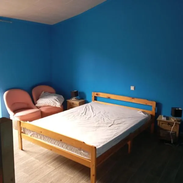 Le cabanon au bord de l'Othain, hotel v destinaci Bazeilles-sur-Othain