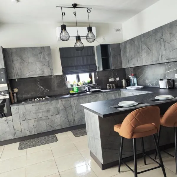 Ocean Breeze Apartment, hotel v destinaci Birzebbuga