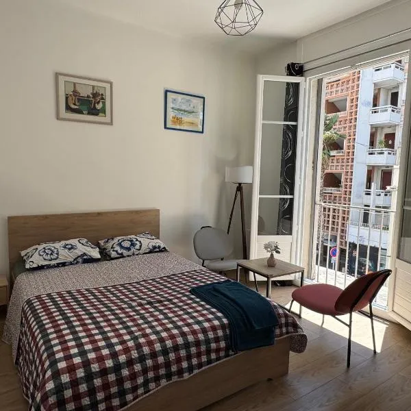 Charming apartment in Toulon, hotel v destinácii Toulon