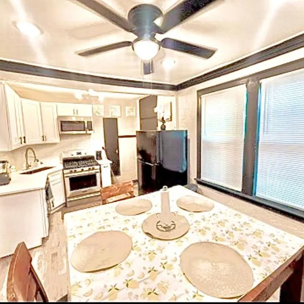 Quiet 1BR, Eat-In Kitchen, Close to Midway, hotel in Chicago