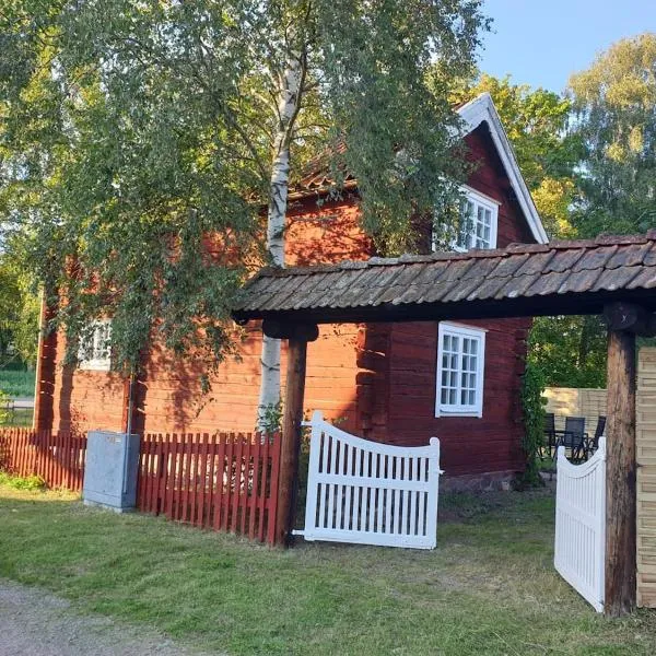 Wood house in Fröreda at the Eman, hotel em Järnforsen