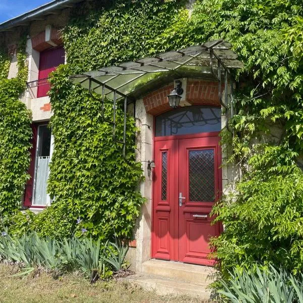La Villa Rouge, hotel in Saint-Martin-la-Rivière