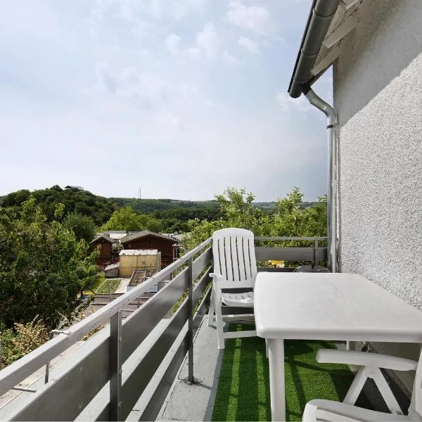 Zw -Maria Laach und Nürburgring, hotel in Mayen