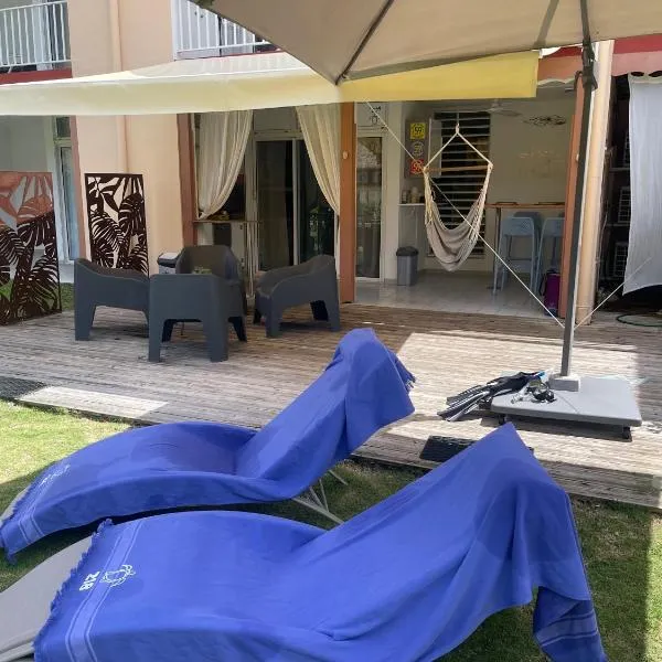 Appart bord de plage et piscine, hotel in Folle Anse