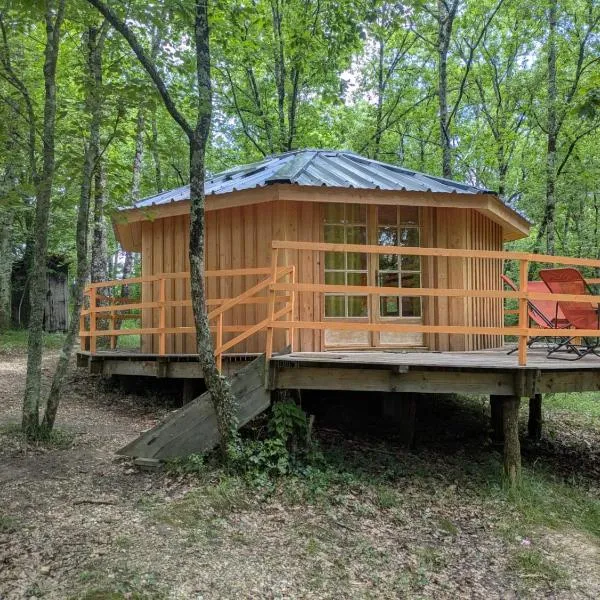 Cabane Yourte, hotel v destinaci Mongauzy