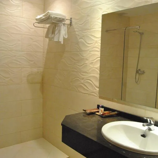 Motel Cancun Oviedo: Llanera'da bir otel