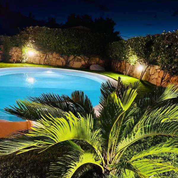 Villa Nadia con piscina privata Budoni, hotel en Tanaunella