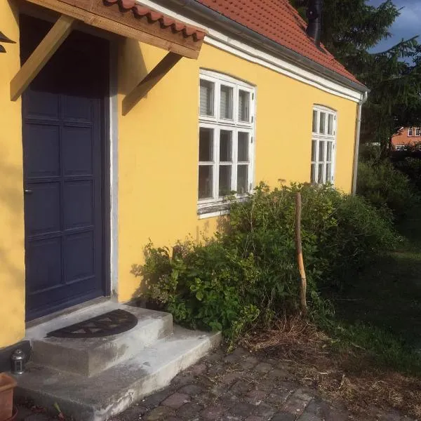 Byvej 24 Landhouse Apartment 1, hotel in Fåborg