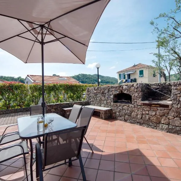 Villa Zafferano Suites - Mirto, hotel in Celle Ligure