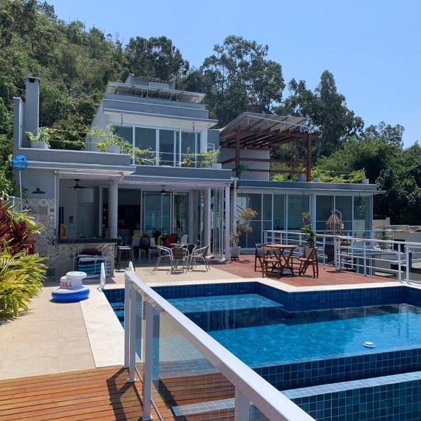 Casa luxuosa de frente para o mar