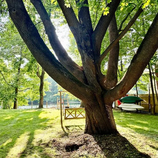 Family Lake House Waterfront, hotel in Saugerties