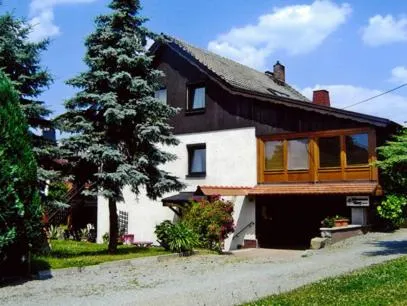 Gästehaus Goy in Schirgiswalde, hotell sihtkohas Neucallenberg