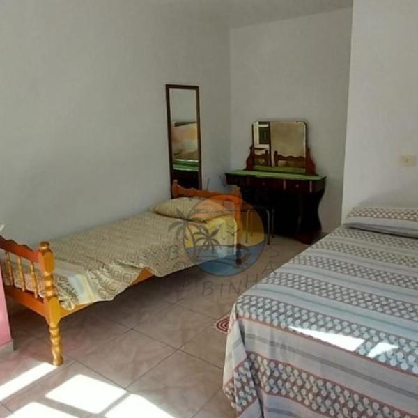 Ampla Casa na zona central da praia e comércio com 03 dormitórios - Foto 2