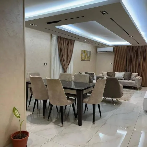 شمس العقاد الفندقيه, hotel in Cairo