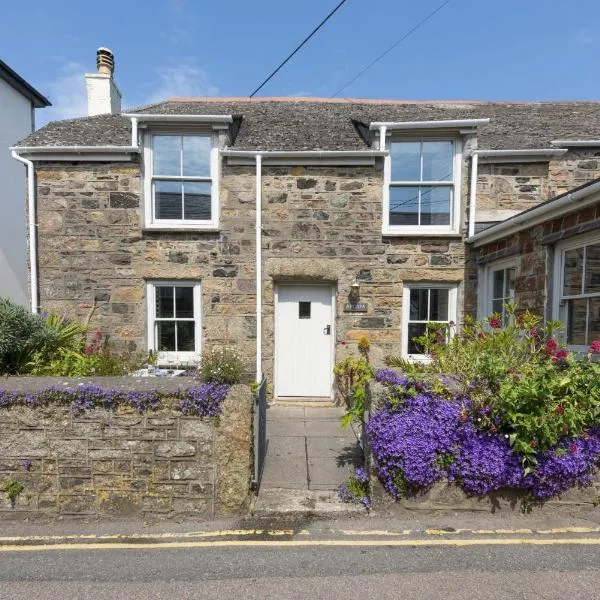 Piskey Cottage, Mousehole - Close to Harbourside - Free WiFi - Free Parking, khách sạn ở Mousehole