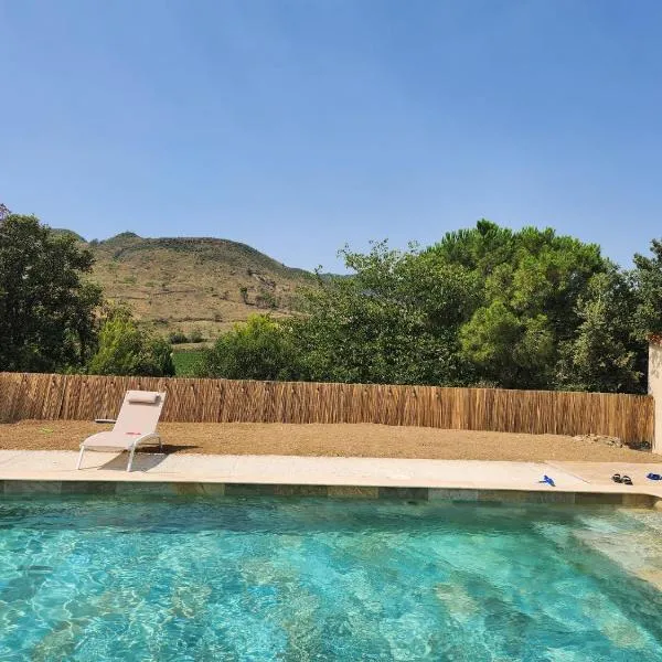 Villa Monze, מלון בקרקסון