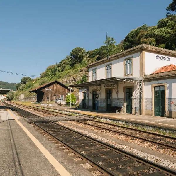 Estação de Mosteirô, Next Stop - by RowdHouses, hotel i Riba Douro