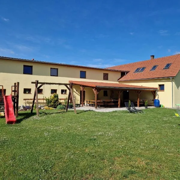 Penzion Kravín, hotel v destinaci Bošilec