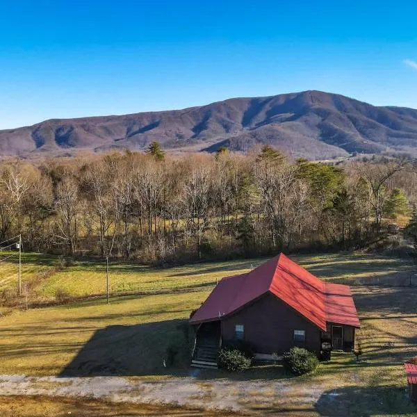 Beautiful View! Log cabin,Fireplace,Hot Tub,Arcade,Pool,Fishing, hotel v destinaci Sevierville
