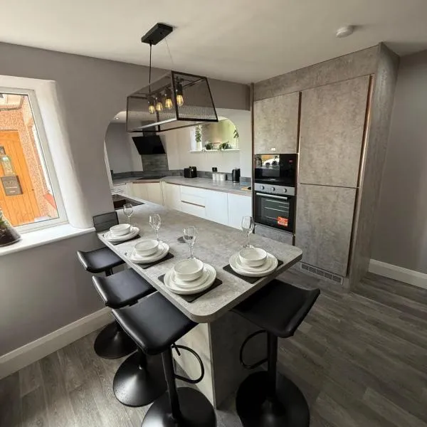 Modern 2 Bedroom Private Detached Cottage, hotel in Llanddulas