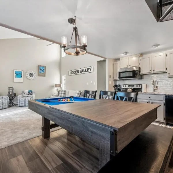 3BR Ski Resort Townhome-Sleeps 7, ξενοδοχείο σε Somerset