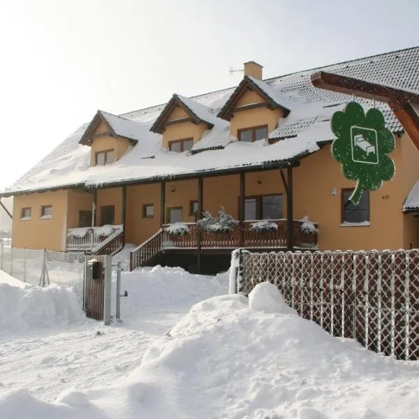 Pension Čtyřlístek, hotel en Tisá