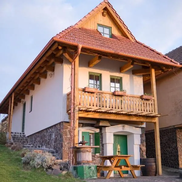 Vinařská búda nad golfem, hotel in Skalica