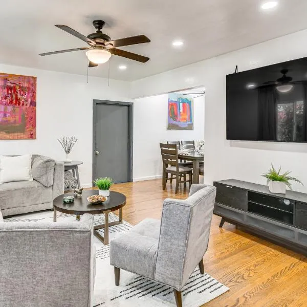 Home 3 Miles to Balboa Park and San Diego Zoo!