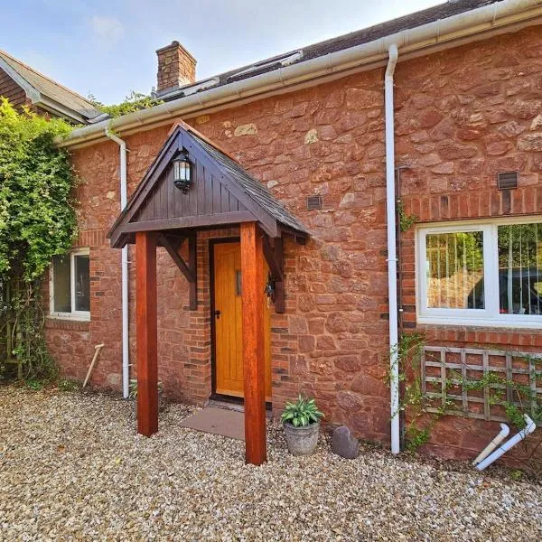 Spacious apartment in Bicknoller, hotel in Bicknoller