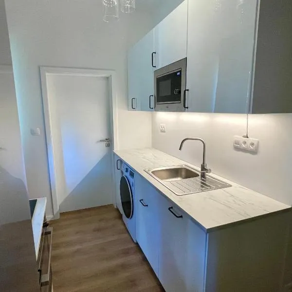 Lovely 2 bedroom near city centre Bratislava, hotel v destinaci Brenner