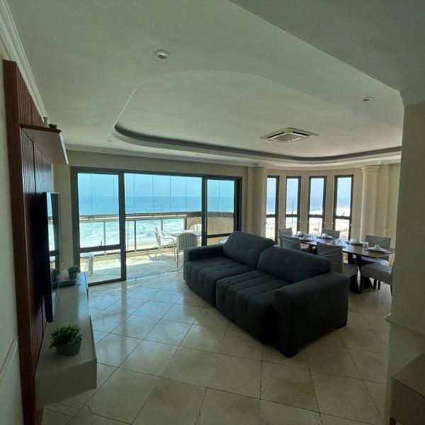 Cobertura duplex frontal ao mar