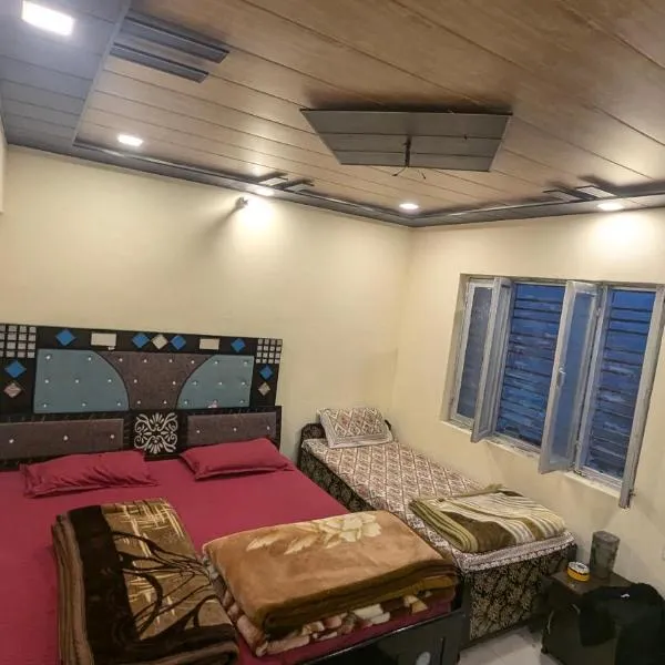 Kanak kartikey home stay, hotel v destinaci Pokhri