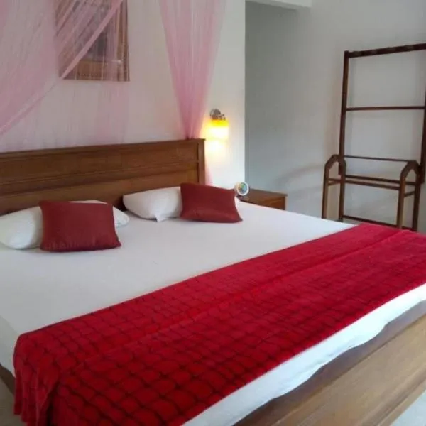 Blue sky Guest House and Restaurant, hotell sihtkohas Nallathanniya