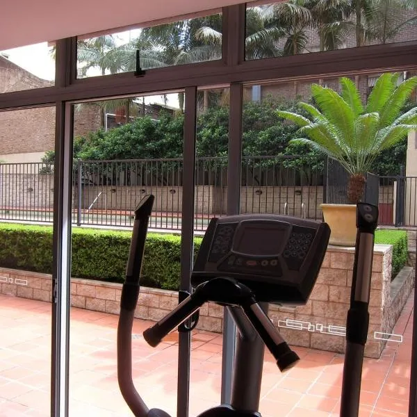 Oxford St Apartment with Gym Spa Pool, hotel in Sydney
