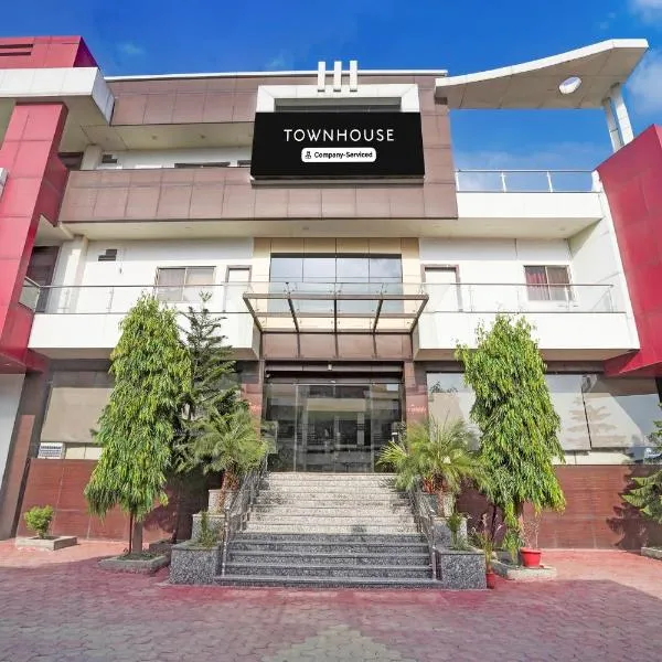 Super Townhouse Lalghati Near Airport, hotel v destinaci Bhópál