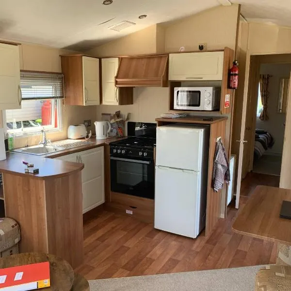 63 Bardsey View Holiday Park, hotel in Mydroilin