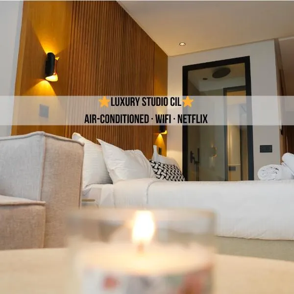 Modern Studio with Balcony - Prime Location, hôtel à Casablanca