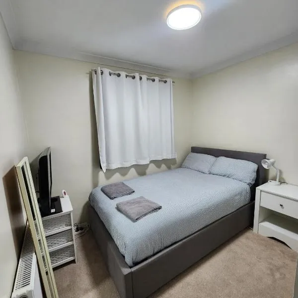 Double Room in Crawley,Gatwick,West Sussex, hotel v destinaci Ifield