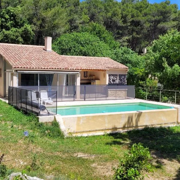 Gîte Chrysalide du Luberon, hotel in Cheval-Blanc