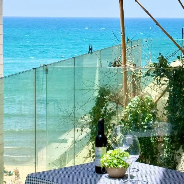 Alonas Apartments 2BR view apartment, hotel din Haifa
