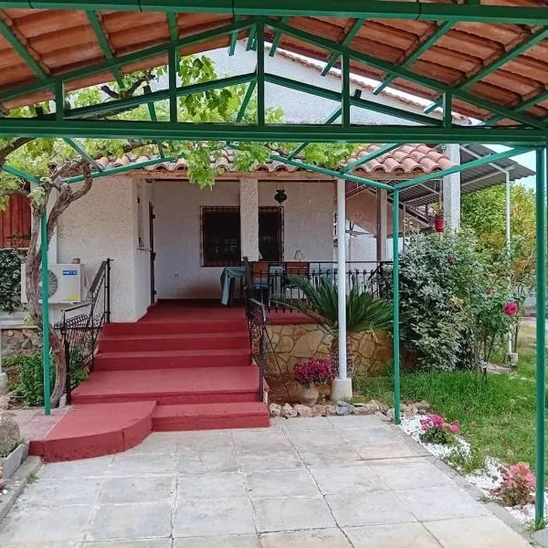 Private house near Amarynthos, Evia, Greece, hotel in Amarinthos